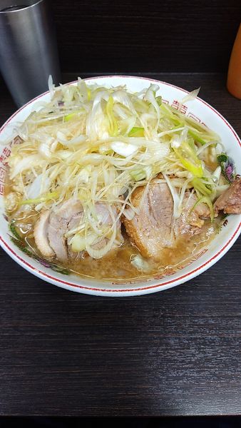 「ﾗｰﾒﾝ(ﾆﾝﾆｸ)+味ﾈｷﾞ(限定)」@ラーメン二郎 川越店の写真
