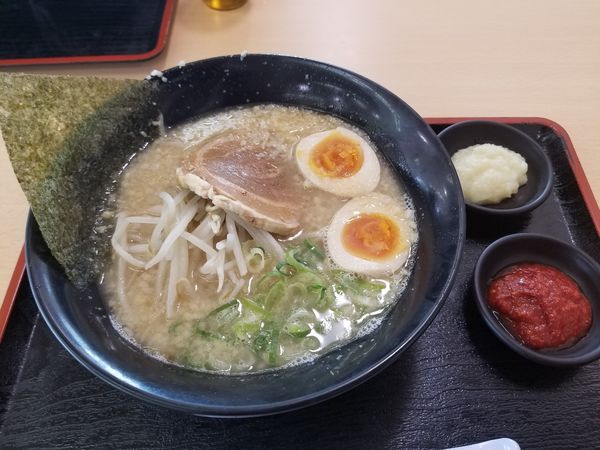 「にんたま醤油ラーメン」@ゆにろ~ず 横戸店の写真