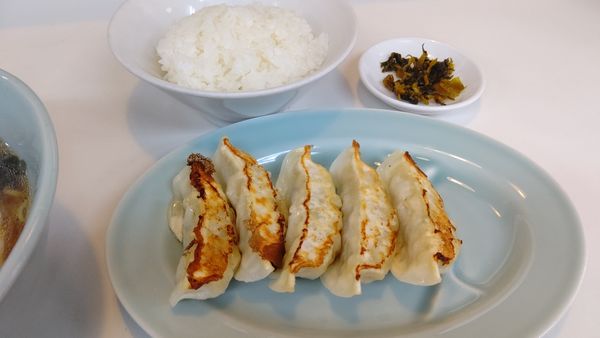 「ぎょうざ300円&半ライス150円」@はちのこ食堂の写真