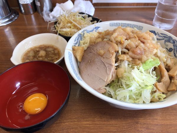 「油そば中＋味ネギ」@ラーメンの店 どでん 北浦和店の写真