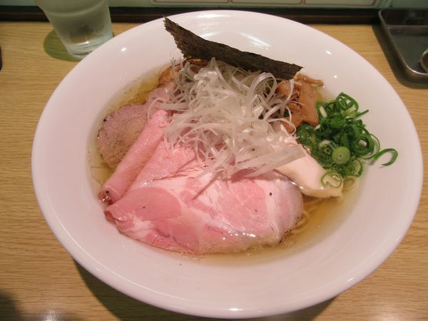 「名古屋コーチン塩（７６０円）＋チャーシュー２枚２００円」@らぁーめん 喜元門 龍ヶ崎店の写真