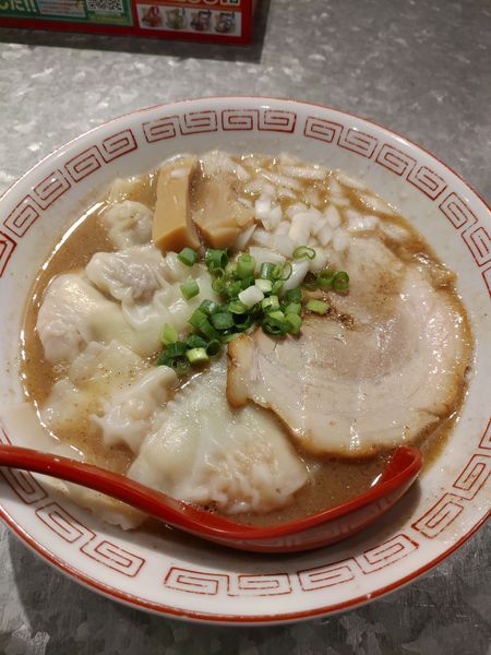 「煮干しそば(ワンタン付き)」@らーめんキッチン かえでの写真