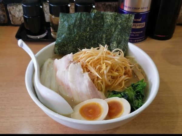「ハッピーチャーシュー麺」@横浜ラーメン 味濱家 神戸本山店の写真