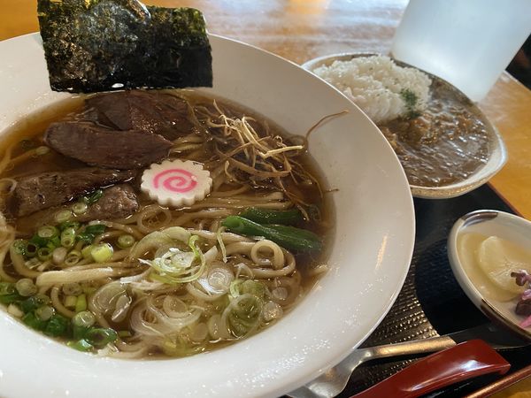 「牛骨1号(醤油)と牛ﾃｰﾙｶﾚｰｾｯﾄ 1000円」@牛骨ロックの写真