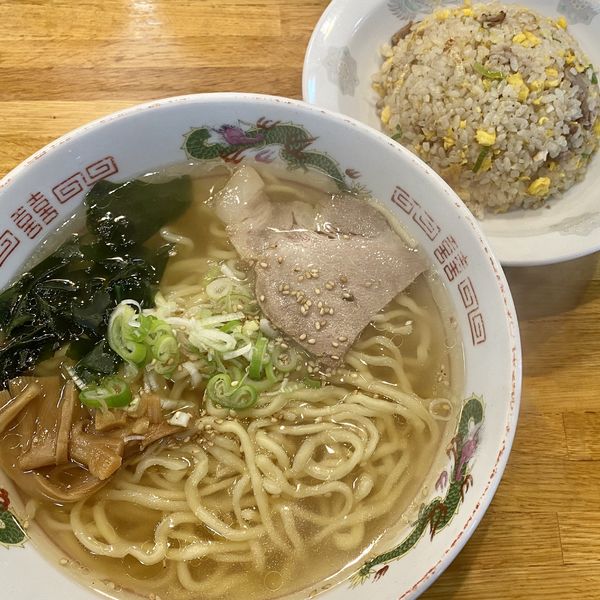 「しおラーメン 半チャーハンセット」@手打らーめん 珍來 紙敷店の写真