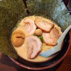 醤油ﾁｬｰｼｭｰ+味玉+のり