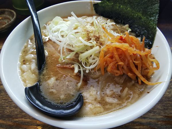 「ぶうとと　：中麺　＋みぞれ＆辛モヤシ：サービス」@信州麺屋 とんずら －カエン－の写真
