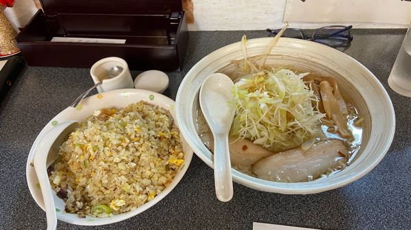「醤油豚骨+小チャーハンセット」@麺処 こまとよの写真