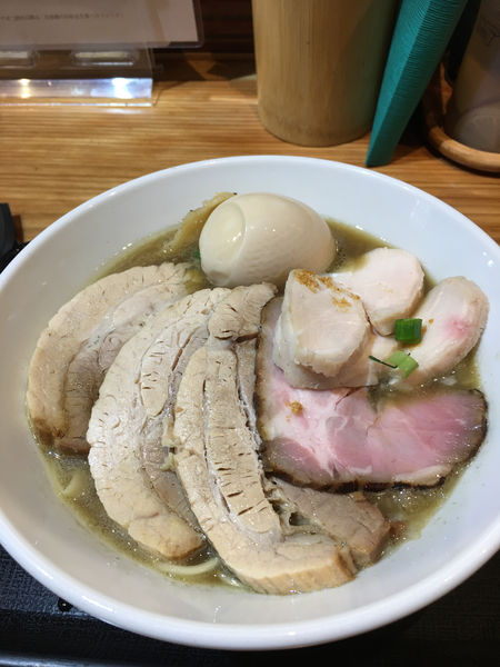 「特製煮干そば＋肉増し」@つけめん・らーめん・煮干そば 金狼の写真