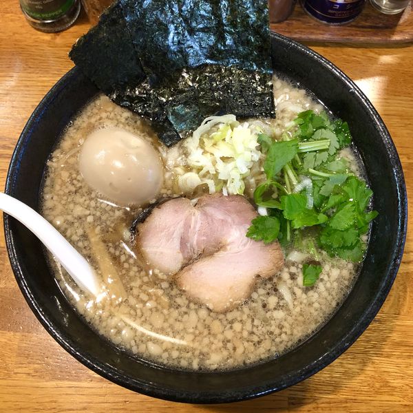 「【限定】手揉み麺の背脂中華そば ￥800」@麺屋 鶏口の写真