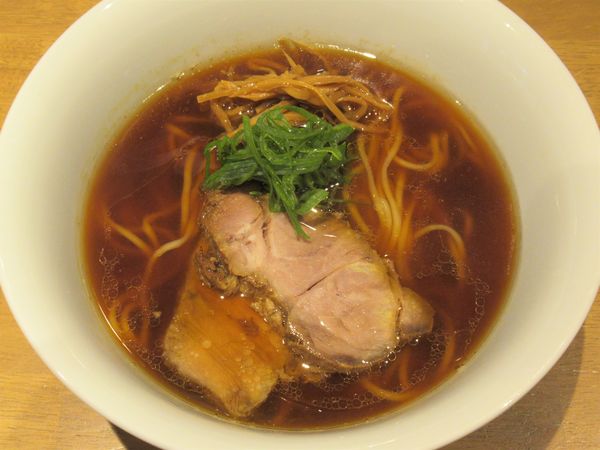 「醤油らぁ麺（880円）」@らぁ麺や 嶋の写真