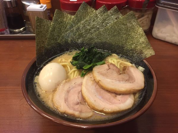 「豚骨醤油宮本スペシャルラーメン（並）」@宮本商店 川口新井宿店の写真