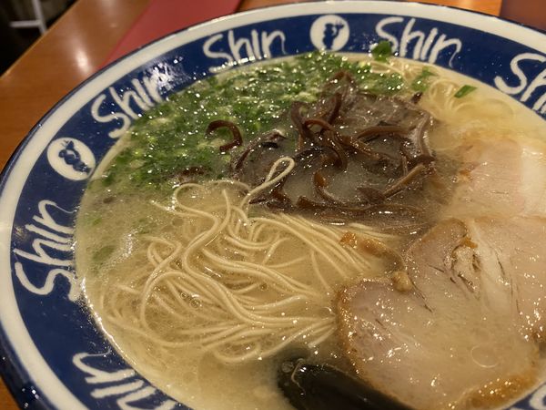 「博多ShinShinらーめん 半やきめし 950円」@博多ラーメン ShinShin 博多デイトス店の写真