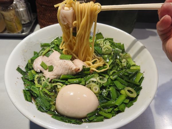 「【限定】香油青葱ニラそば850円＋ビール」@中華蕎麦 瑞山（ZUIZAN）の写真