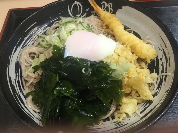 「朝そば玉子・温玉・ぶっかけ・わかめ変更+海老天(¥360)」@ゆで太郎 竹橋店の写真