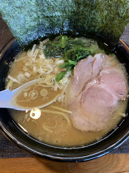 「家系(醤油)」@替玉無双 豚ざむらいの写真