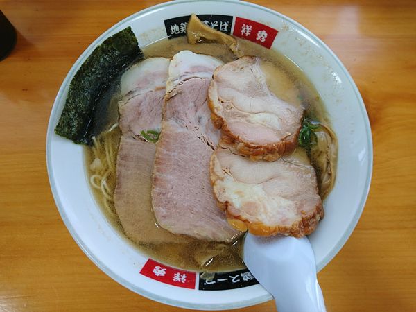 「Wチャーシュウメン（しょうゆ、硬め）」@地鶏中華そば 祥秀の写真