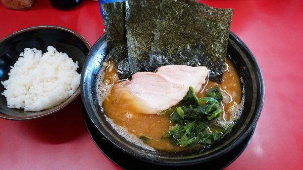 「ラーメン¥700+半ライス¥60-」@家系ラーメン 王道家の写真