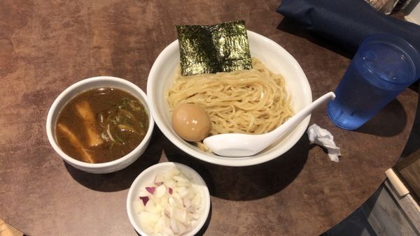 「つけ麺中盛り　七夕クーポン:玉ねぎ＋味玉サービス」@NOODLE VOICEの写真