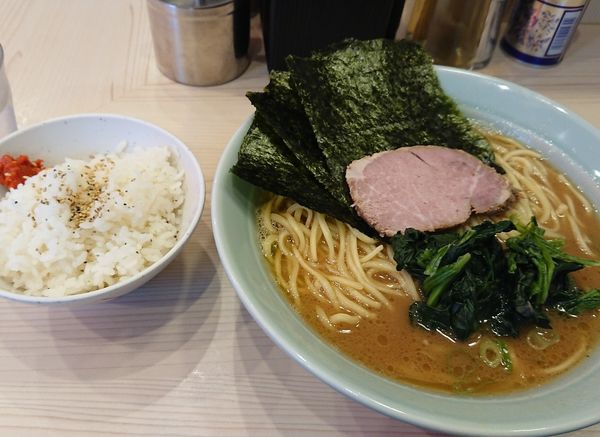 「ラーメン(大)750円ライス無料」@家系 武の極みの写真