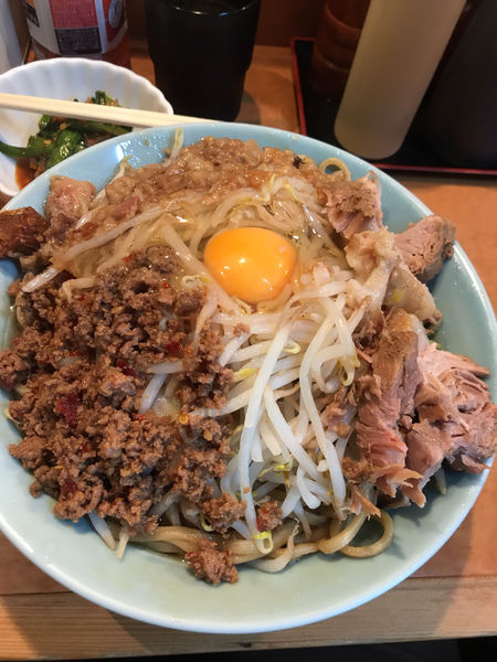 「汁なし大　あぶらマシマシ　ニラキムチ」@立川マシマシ ロイヤルスープの写真