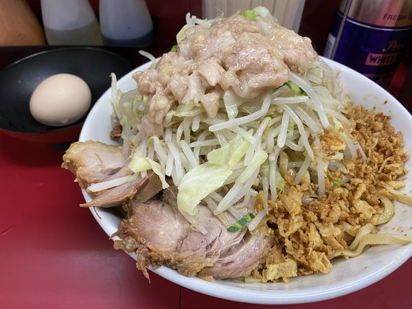 「大ラーメン、つけ味冷や汁なし、生卵」@ラーメン二郎 中山駅前店の写真