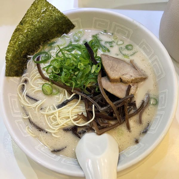 「ラーメン＋替玉（硬め）　￥５００」@博多天神 お茶の水店の写真