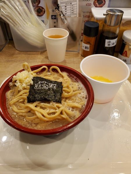 「極太麺A麺　生卵　にんにく」@かけラーメン まさ屋 池袋店の写真