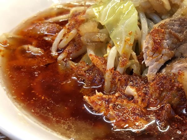 「中ラーメン（豆腐ハーフ、別皿アブラ、ラー油）」@立川マシマシ 試作館の写真