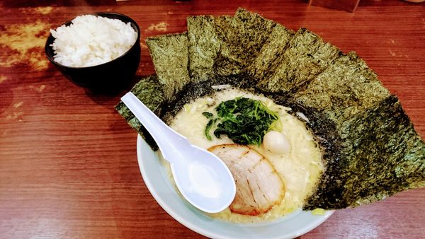 「塩ラーメン(味濃いめ･麺硬め)+海苔+ライス(サービス)」@横浜家系らーめん 魂心家 藤沢店の写真