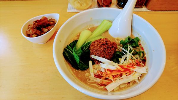 「五香担々麺+ザーサイ」@ラーメン屋 つるんの写真