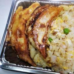 餃子＆炒飯弁当　600円