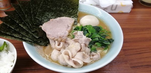 「味玉ラーメン(中)+のり+豚バラ」@横浜ラーメン 武蔵家 大山店の写真