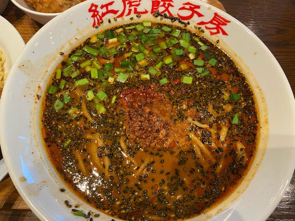 「黒胡麻担々麺(セット) ¥1,738」@紅虎厨房 御殿場プレミアムアウトレット店の写真