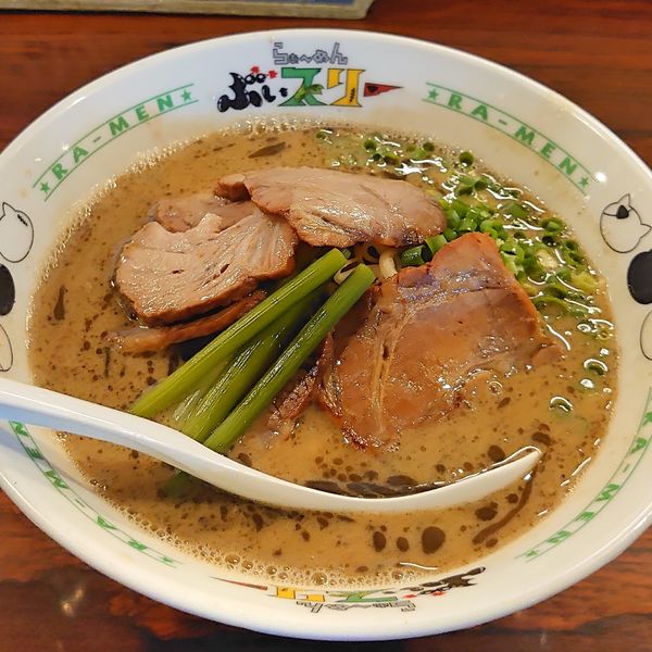 「ちゃ～しゅ～めん 1000 替玉100」@らぁ〜めん ぶぃスリーの写真