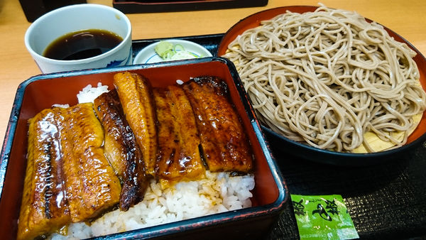 「うな重そばセット+ご飯増量+そば特盛」@そば処吉野家 463号線BP和ケ原店の写真