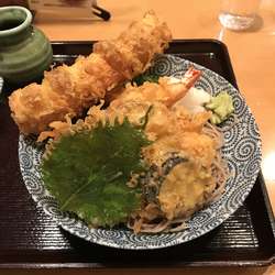 冷やし天ぷら（￥900）＋ちく天（￥200）