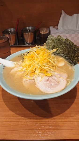 「ネギチャーシュー中盛  味濃いめ  油多め」@横浜らーめん 六壱家の写真