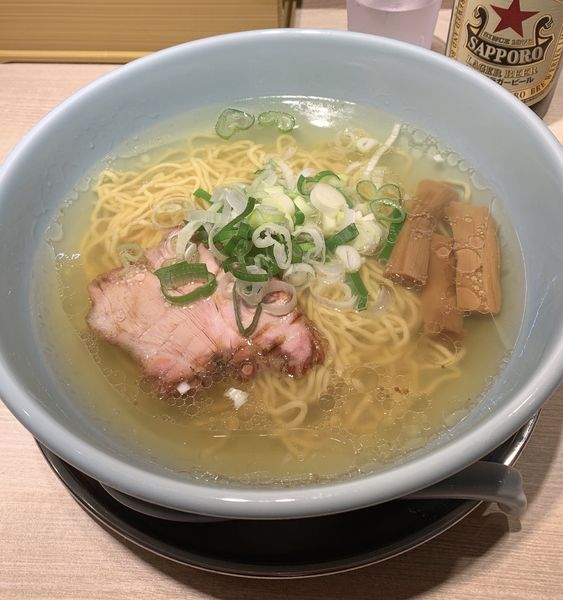 「中華そば（しお）850円＋ビール」@まるえ中華そばの写真