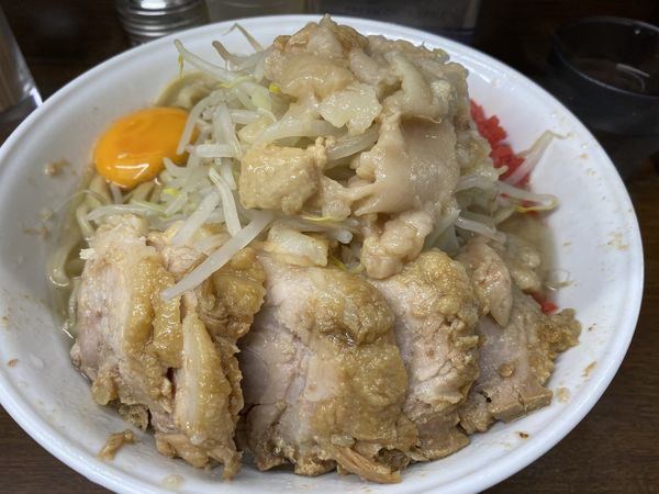 「大ぶた、生卵」@ラーメン二郎 横浜関内店の写真