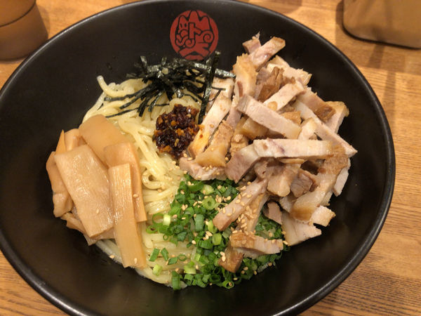 「焼豚油ソバ」@油ソバ専門店 山ト天 東京スクエアガーデン店の写真