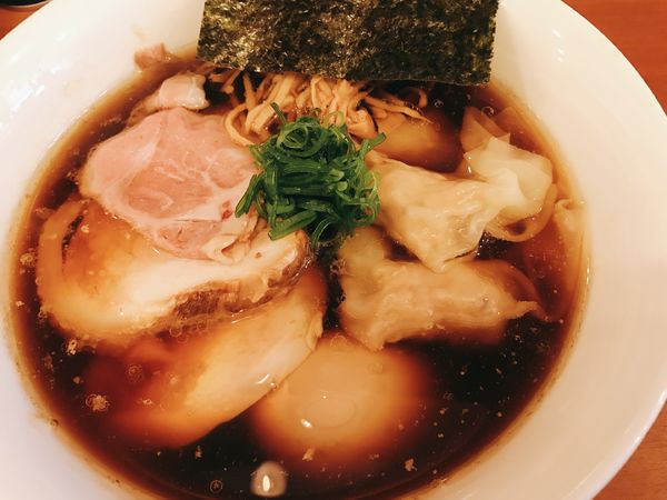 「特製ラーメン　醤油」@自家製手もみ麺 鈴ノ木の写真