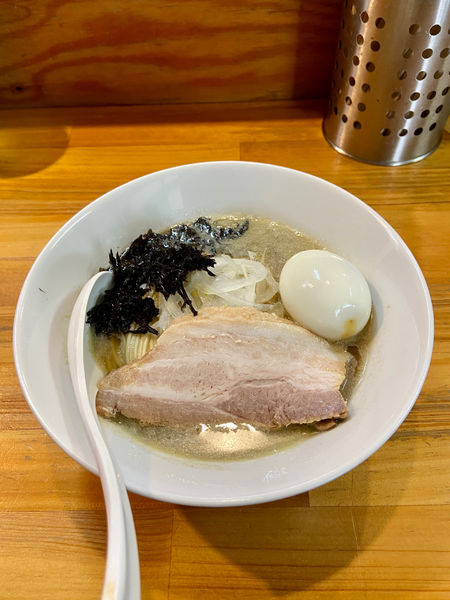 「白醤油ソバ+味玉」@煮干中華ソバ イチカワの写真