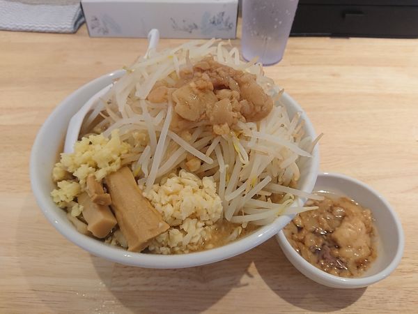 「810ラーメン(野菜、アブラまし) 810円」@麺屋810の写真
