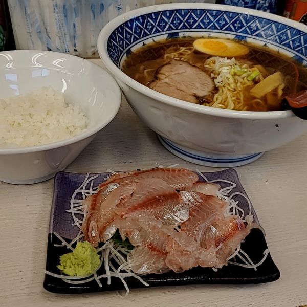 「本日のランチA 店長の釣ったイサキ刺身ライス」@笑顔の写真