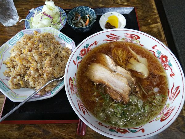 「豚バラ肉ニンニク焼きめしとラーメン定食」@お食事処 いりますの写真