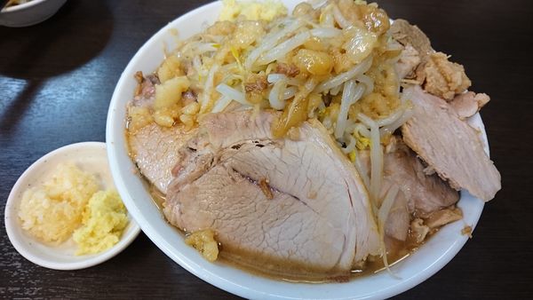 「ラーメン少 豚増し ニンニクどでん」@ラーメンどでん 大宮店の写真
