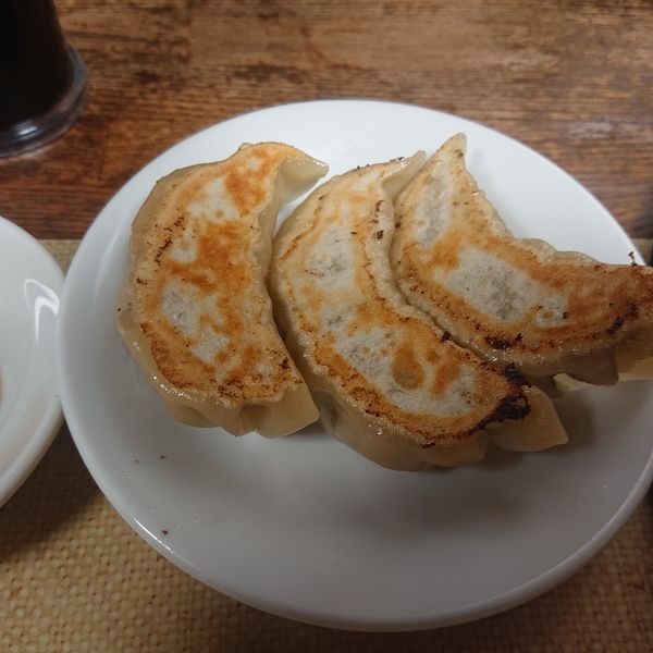 「満月ラーメン660円、生ビール495円×2、セット220円」@満月の写真