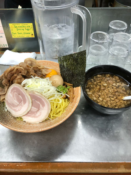 「イカ煮干し出汁悪いつけ(冷)大盛り＋悪い肉」@覆麺 智の写真