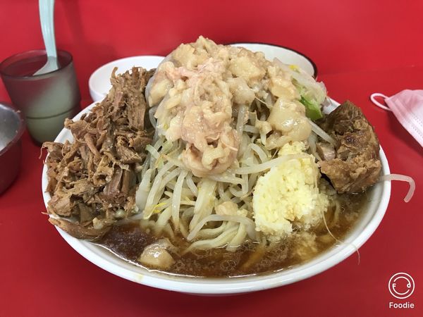 「大豚ニンニクアブラカラメ ほぐし豚 生卵」@ラーメン二郎 茨城守谷店の写真